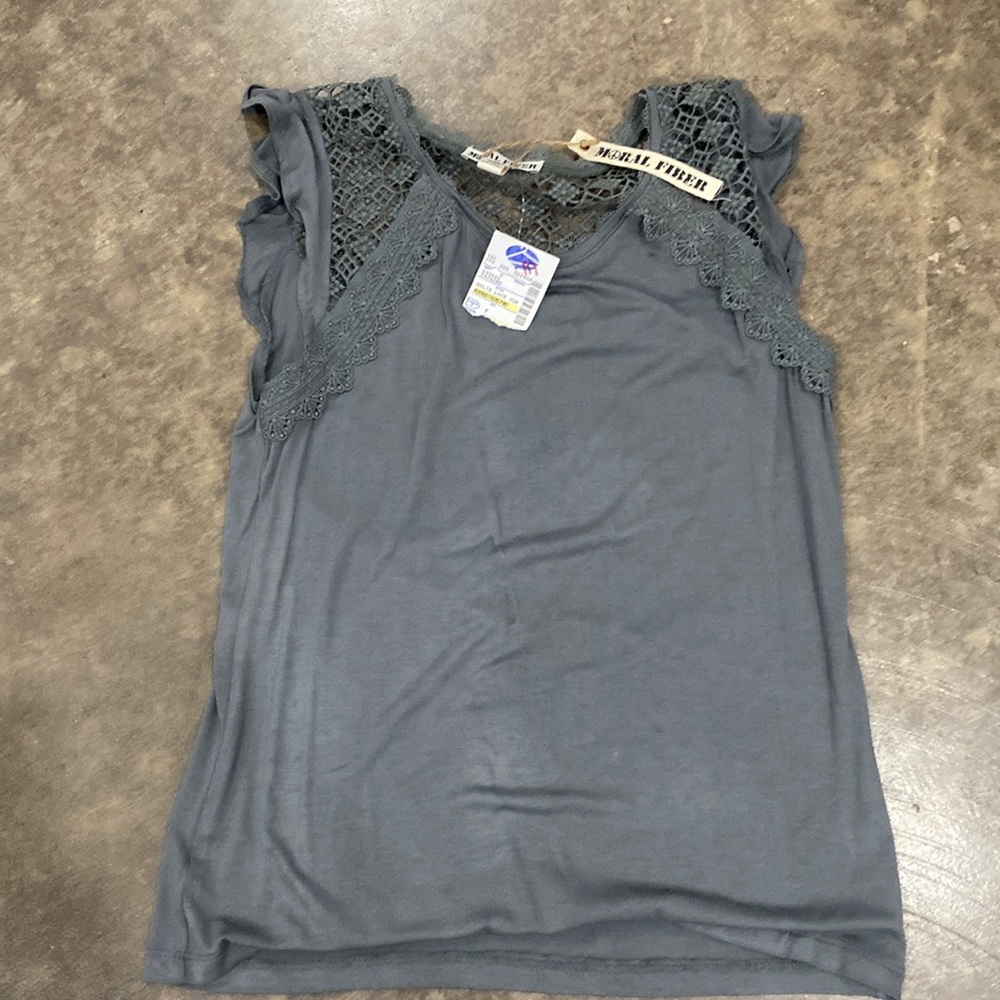 Cute shirt (never been worn)